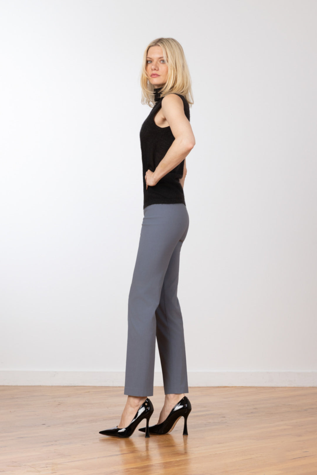 LILI Signature Slate - AVENUE MONTAIGNE