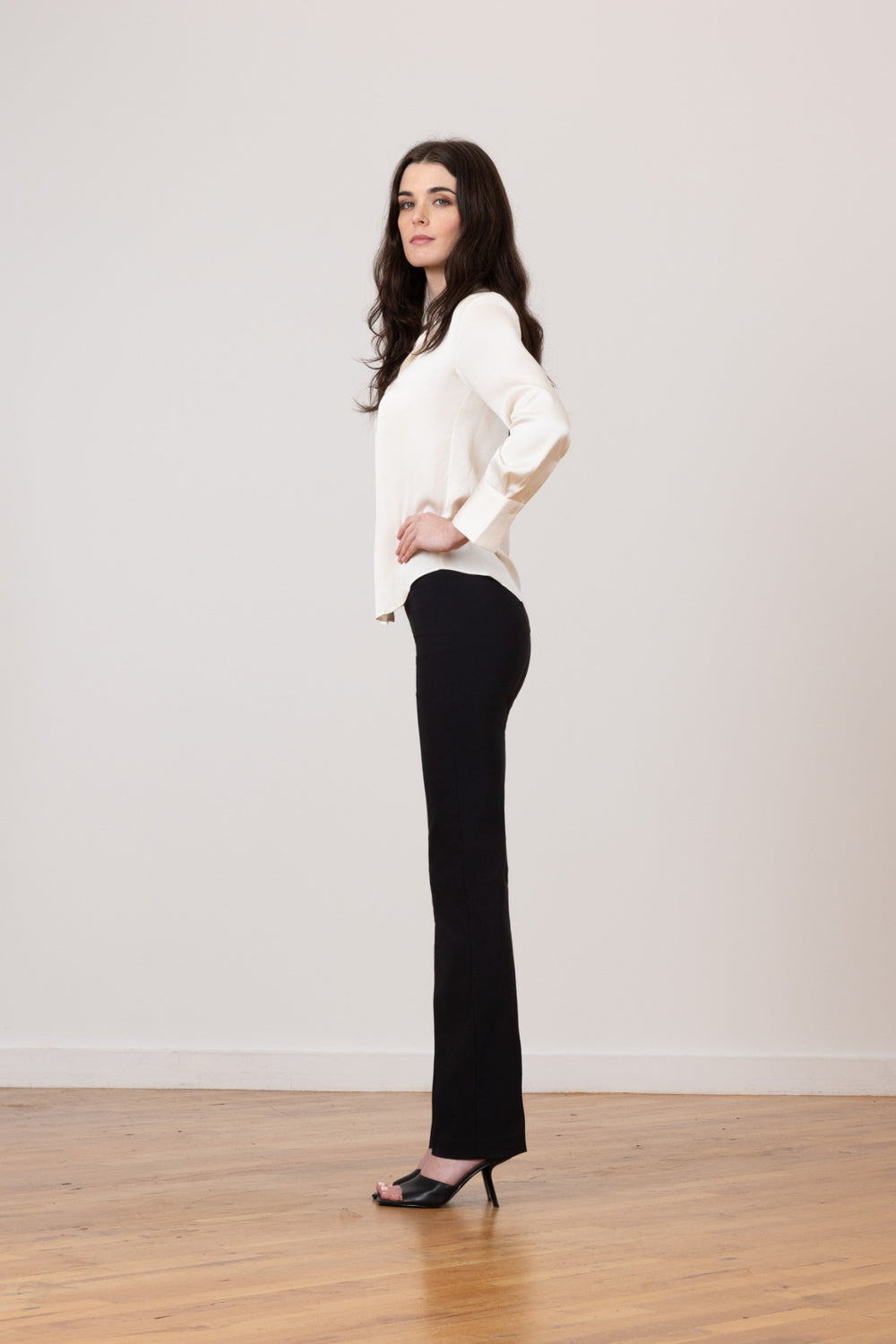 BECCA Signature Black Summer - AVENUE MONTAIGNE 