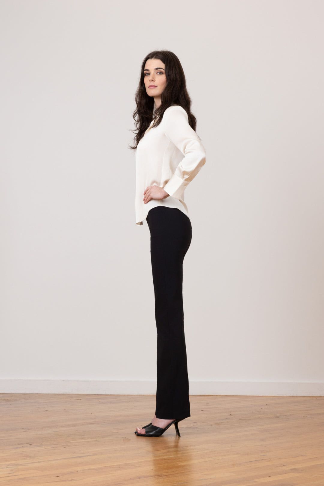 BECCA Signature Black Summer - AVENUE MONTAIGNE 