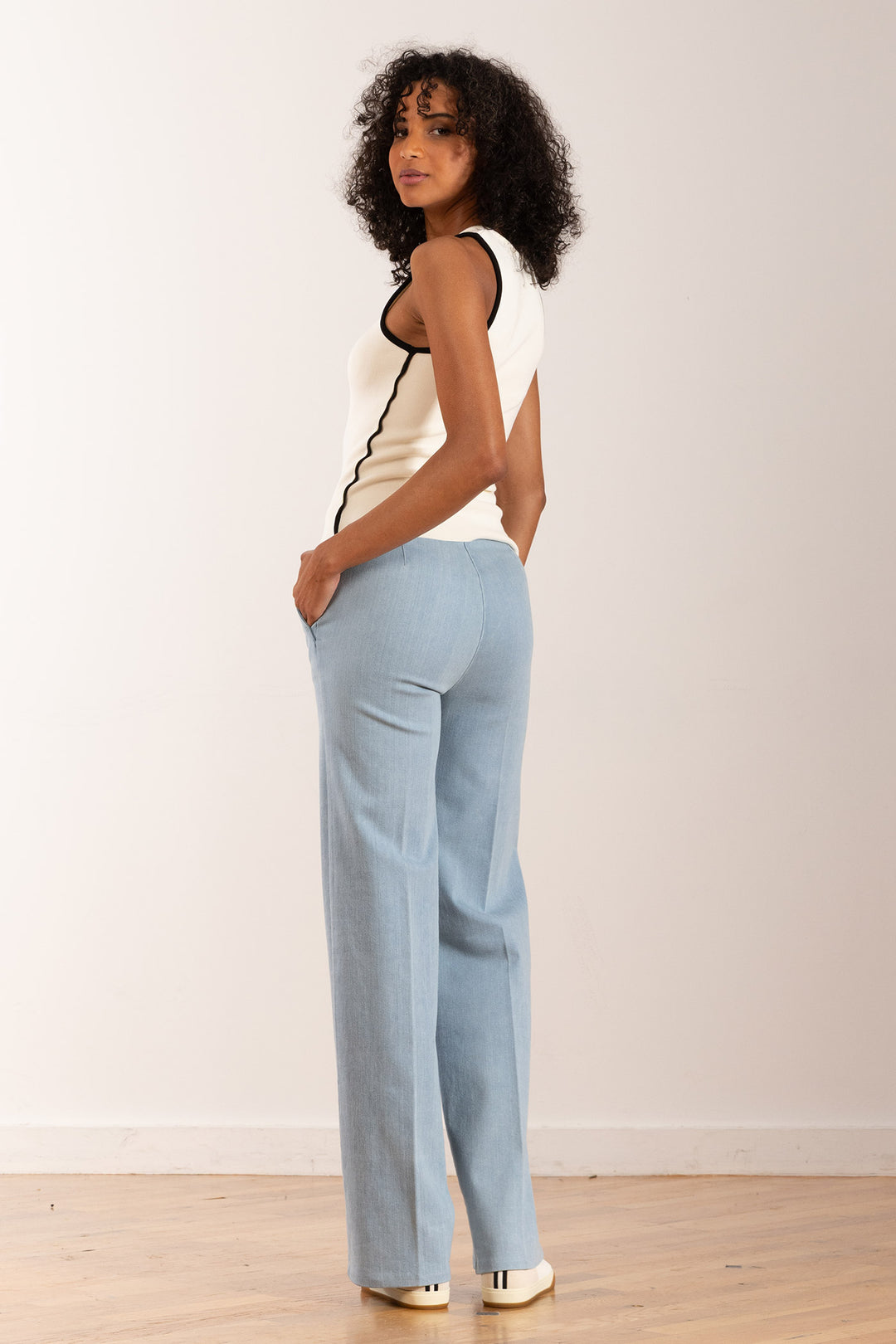 CARLA Bleached Denim