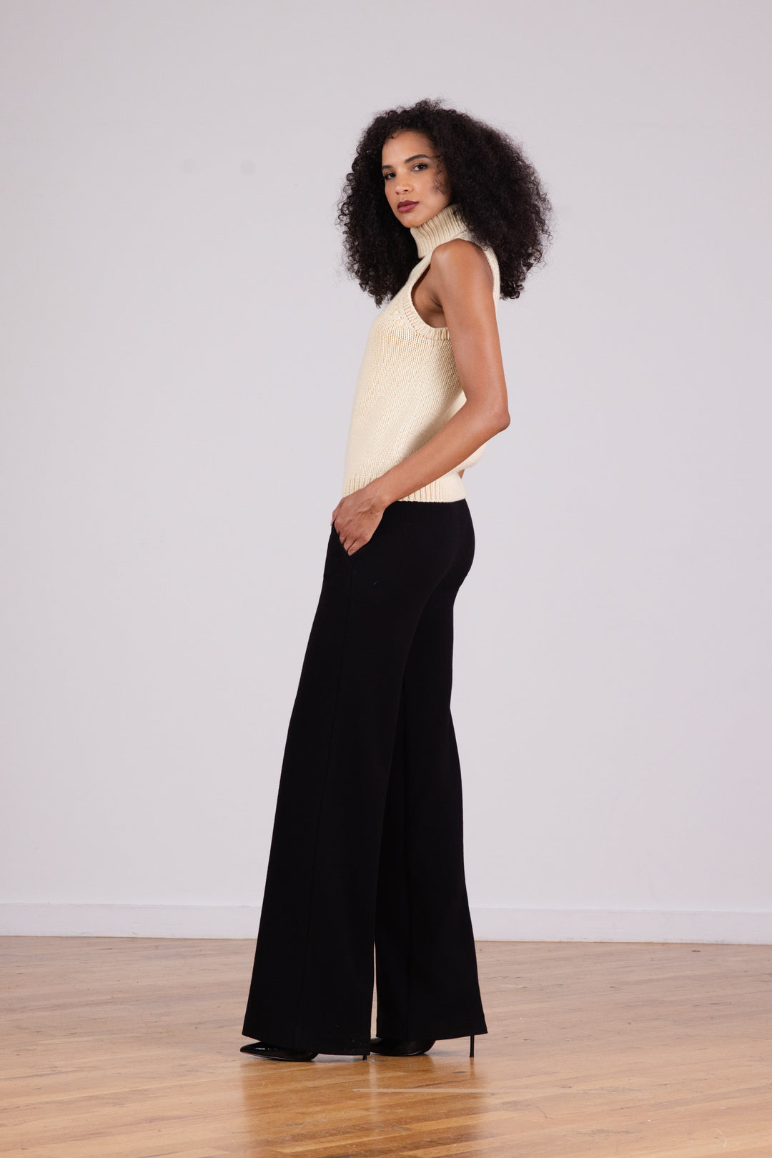 CARLA Cozy Black