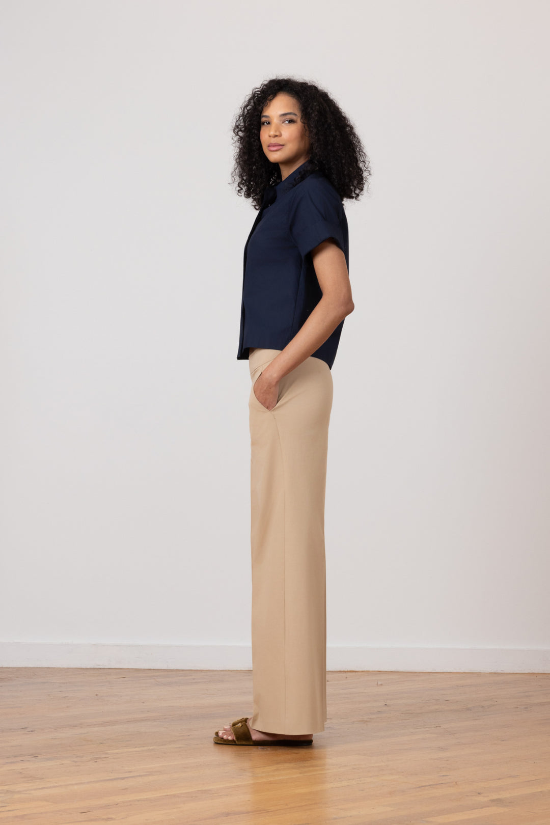 CARLA Cotton Stretch Khaki - AVENUE MONTAIGNE 