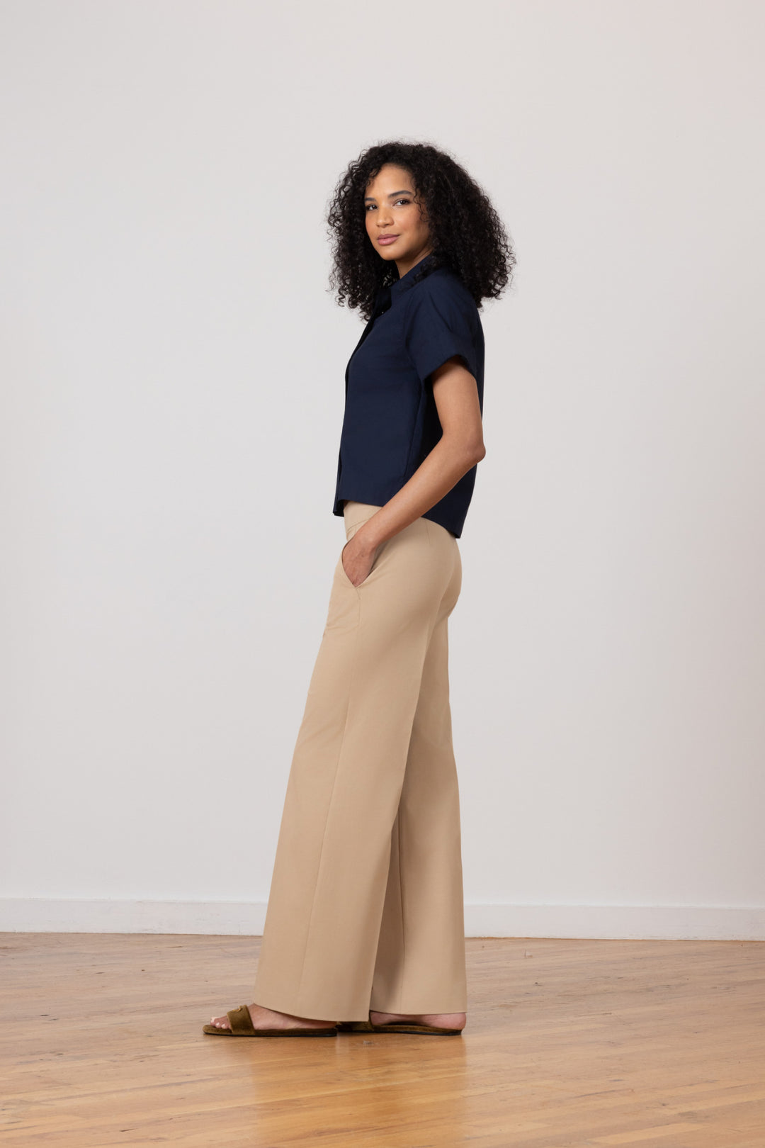CARLA Cotton Stretch Khaki - AVENUE MONTAIGNE 