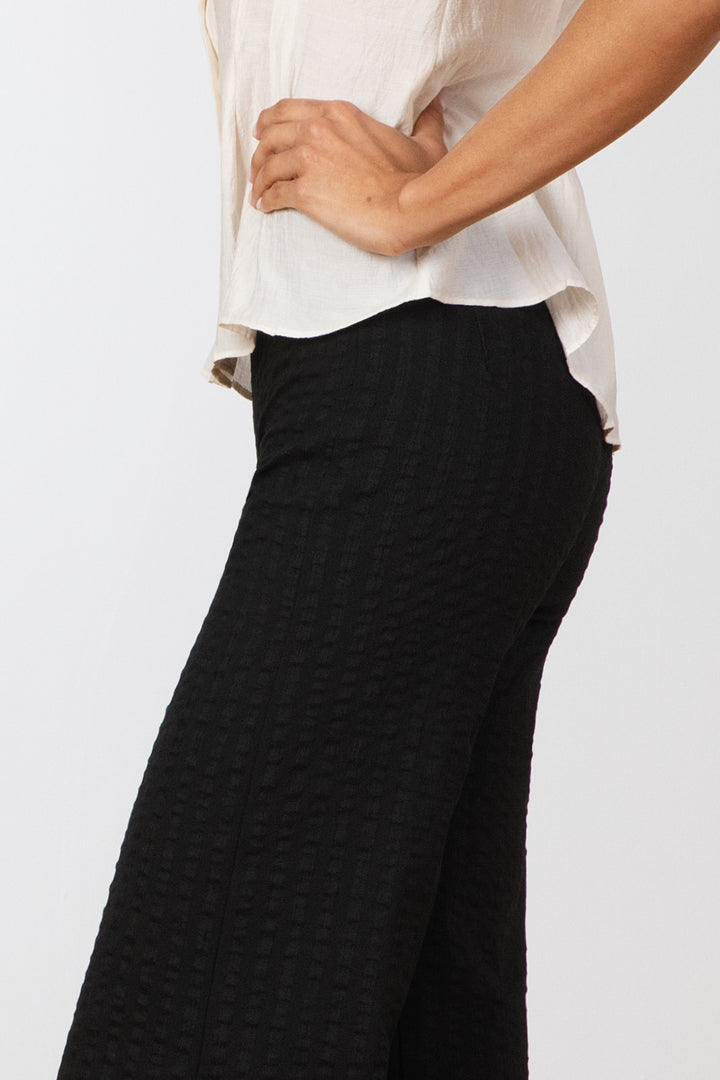 FLAVIA Seersucker Black - AVENUE MONTAIGNE 