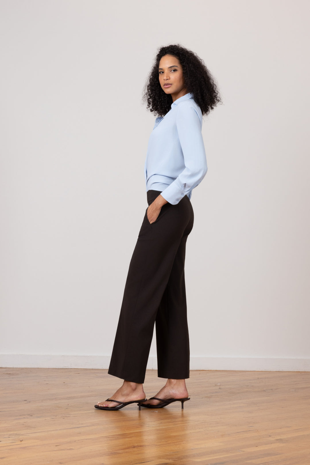 GRACE Signature Brown - AVENUE MONTAIGNE 