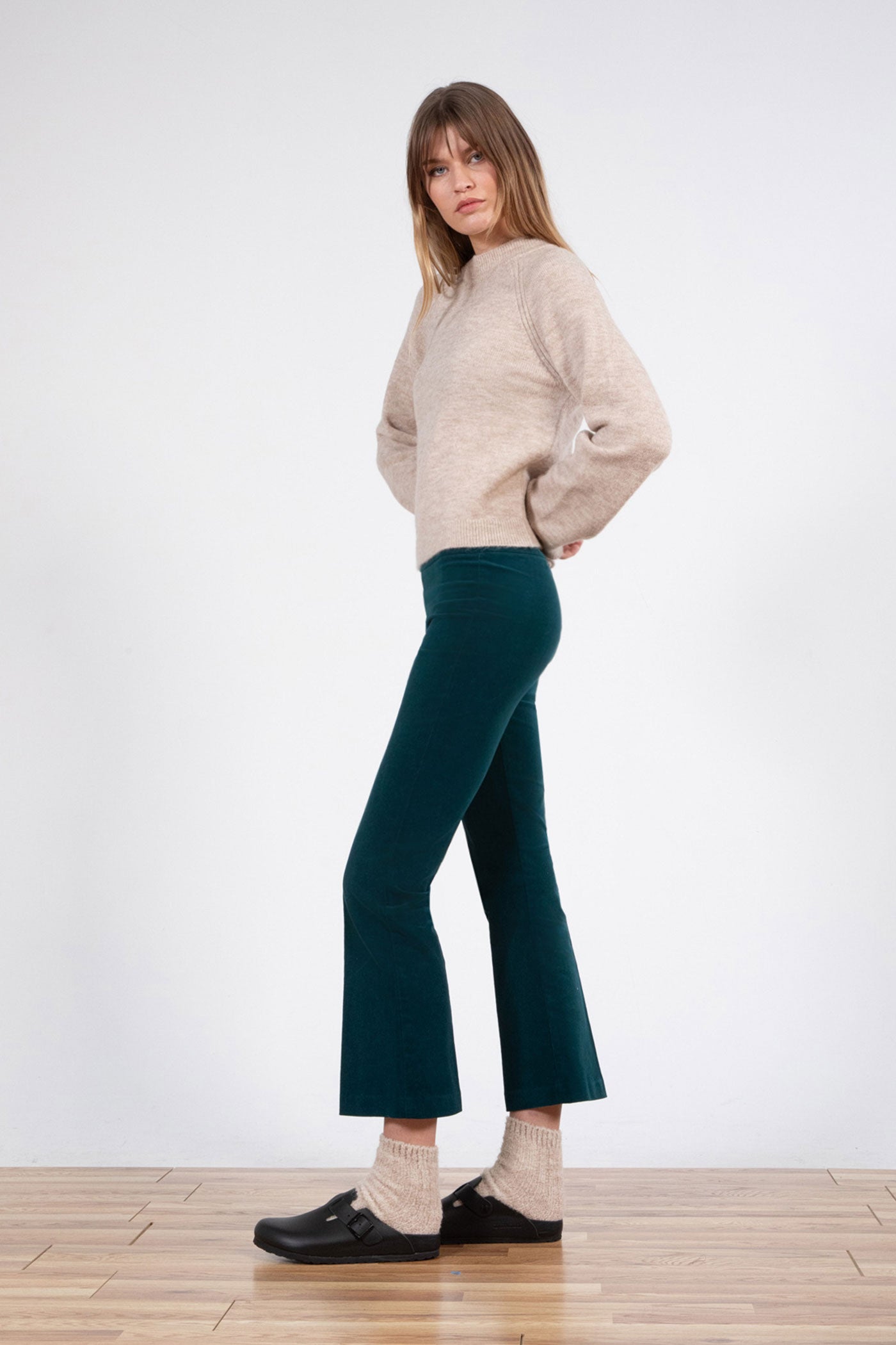 パンツ Avenue Montaigne Trousers LEO Fine Corduroy Ocean – AVENUE MONTAIGNE