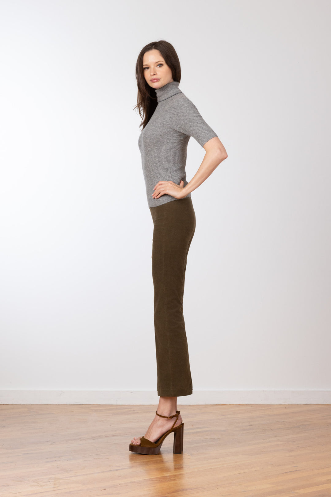LEO Fine Corduroy Olive Green