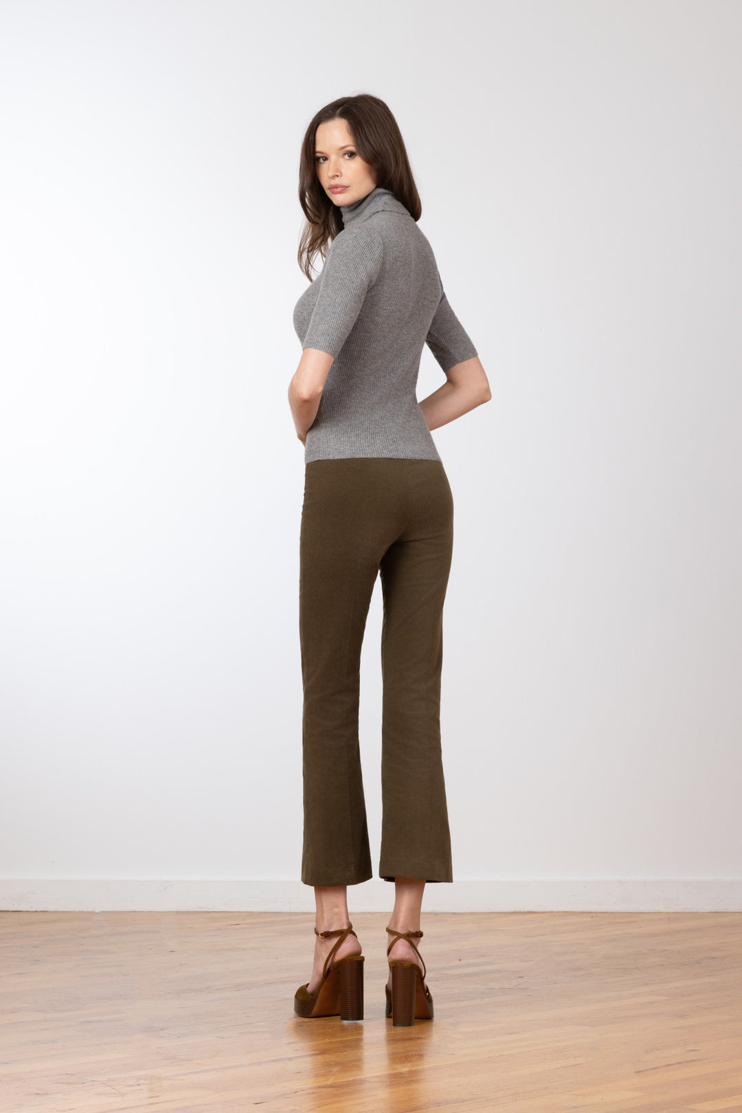 LEO Fine Corduroy Olive Green