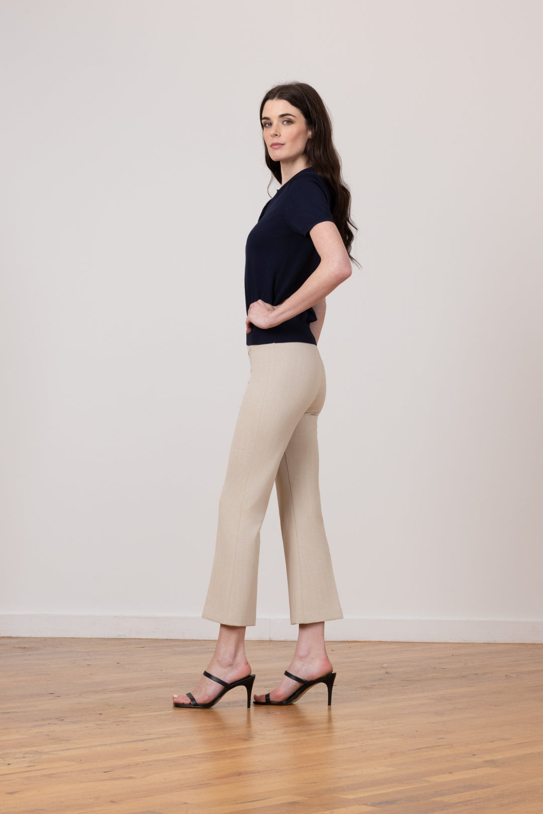 LEO Needle Line Cafe Latte - AVENUE MONTAIGNE 