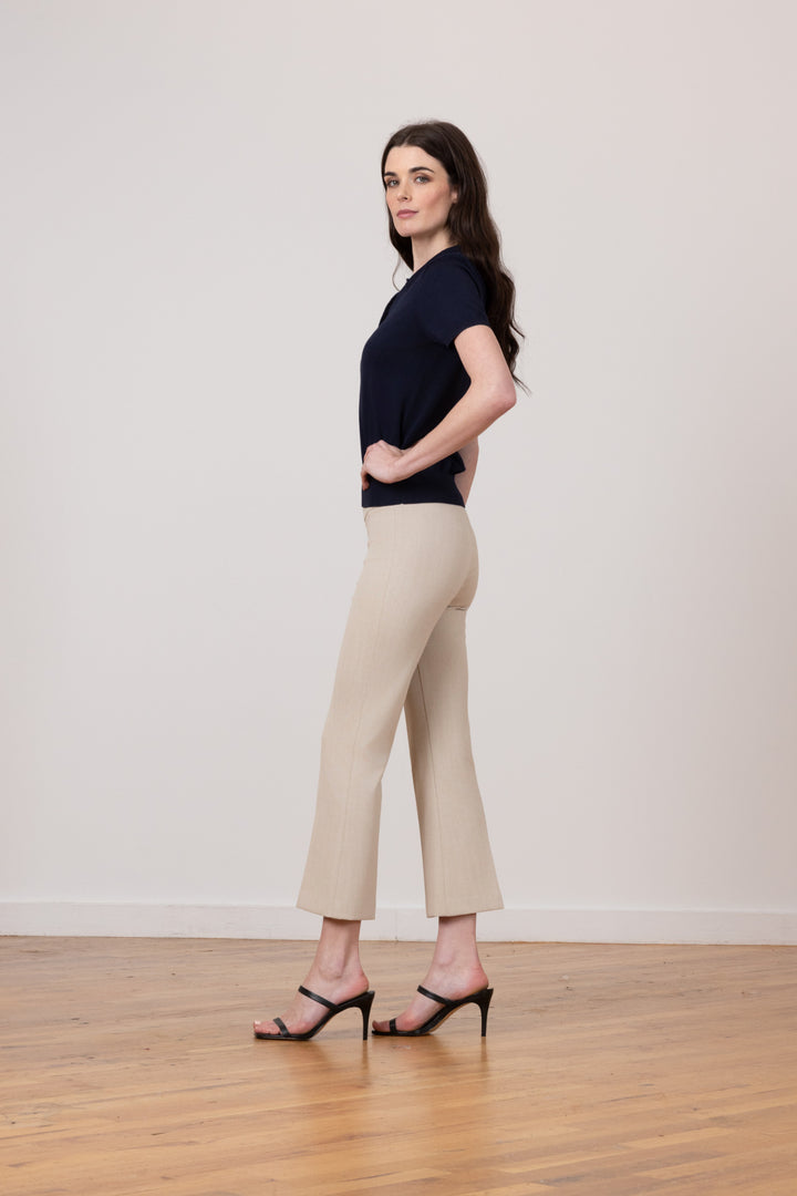 LEO Needle Line Cafe Latte - AVENUE MONTAIGNE 