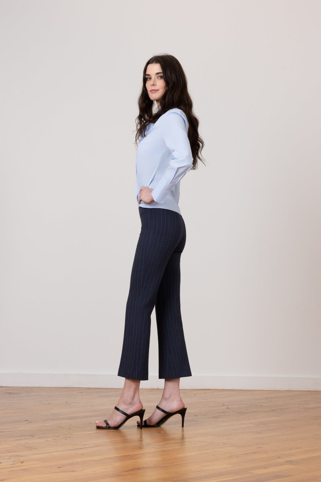 LEO Needle Line Navy - AVENUE MONTAIGNE 