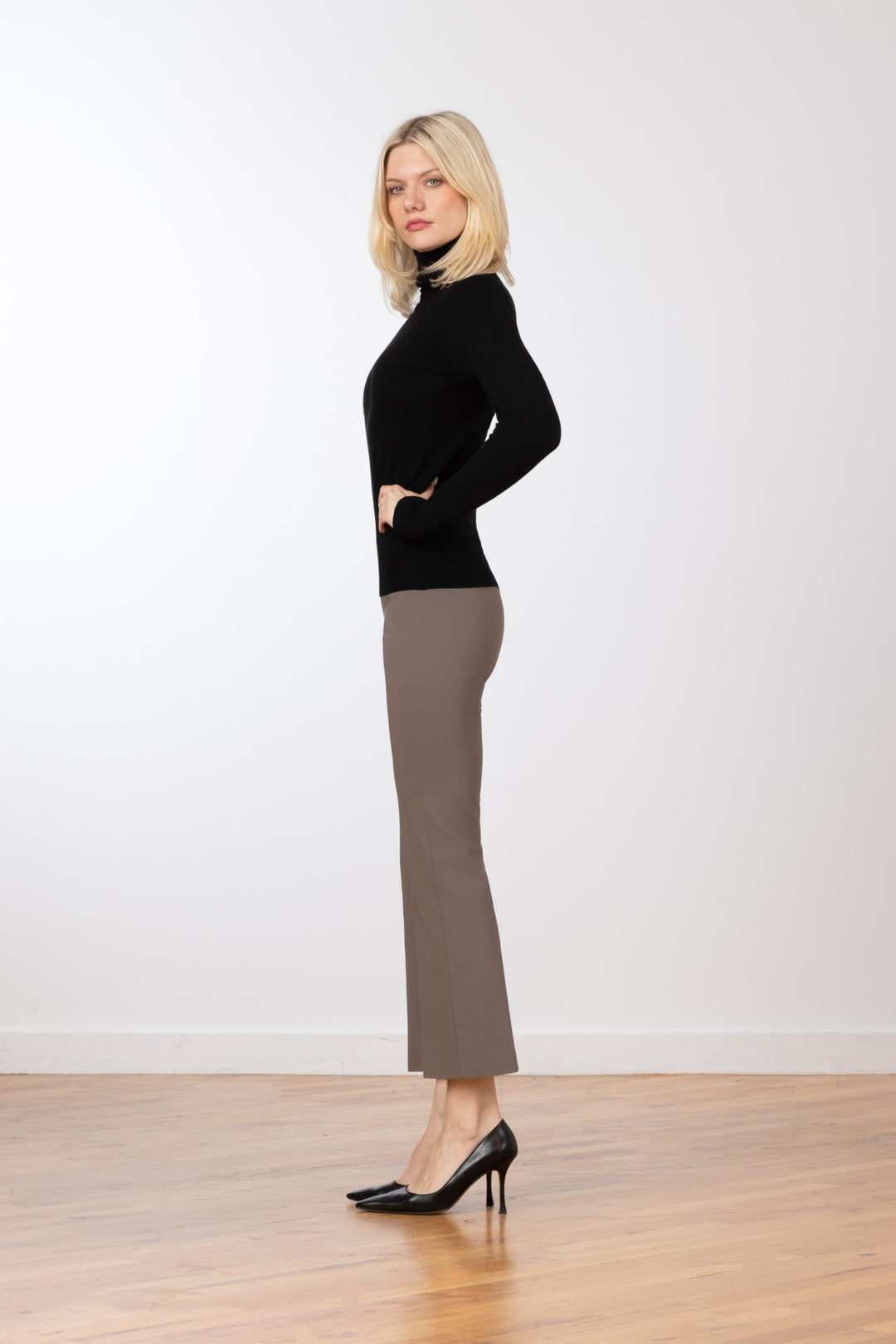 LEO Signature Taupe