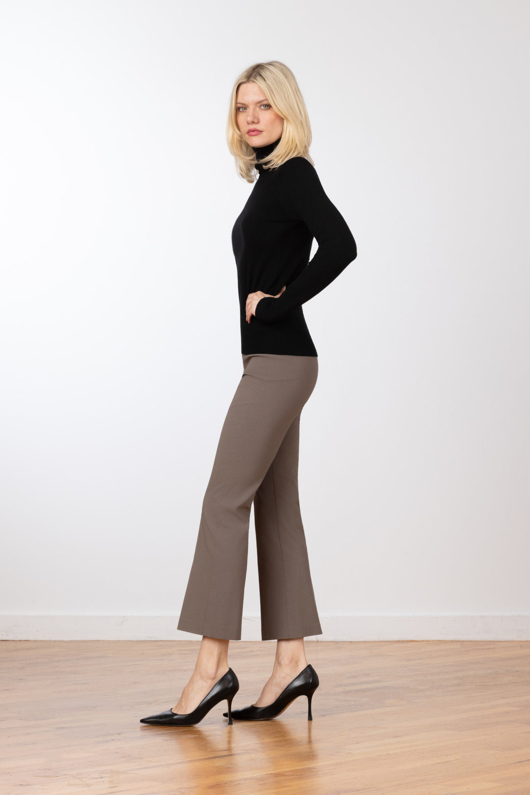 LEO Signature Taupe