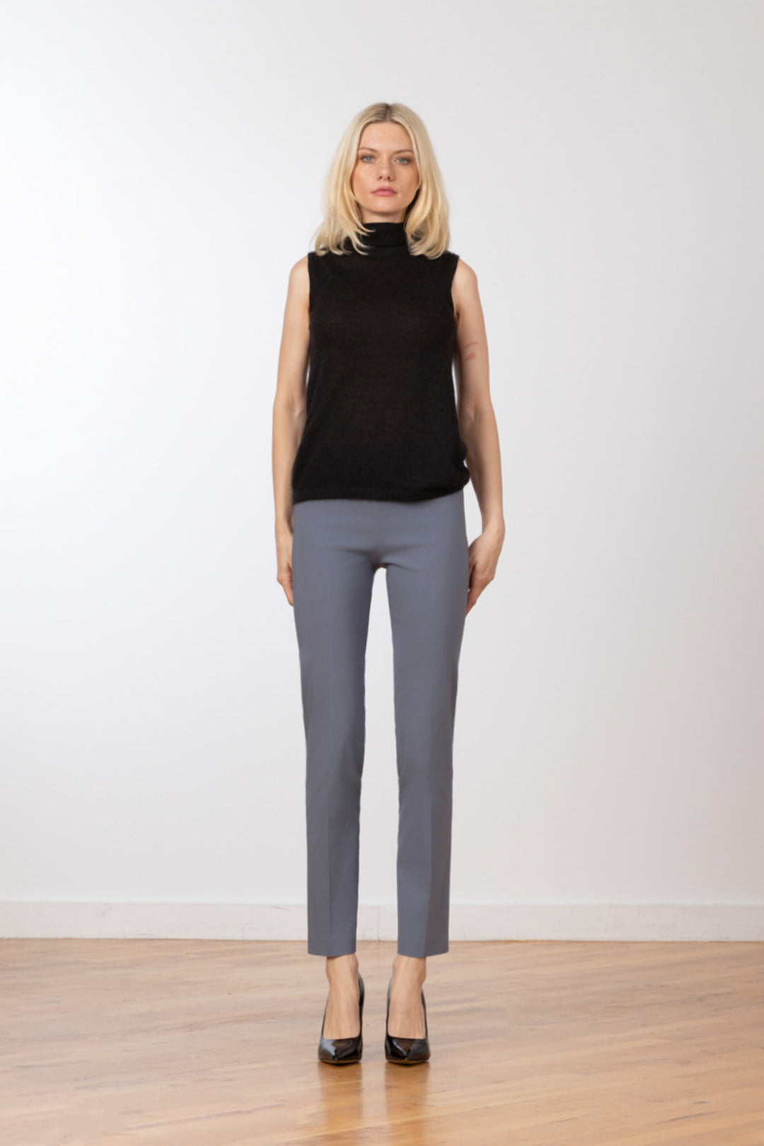 LILI Signature Slate - AVENUE MONTAIGNE 