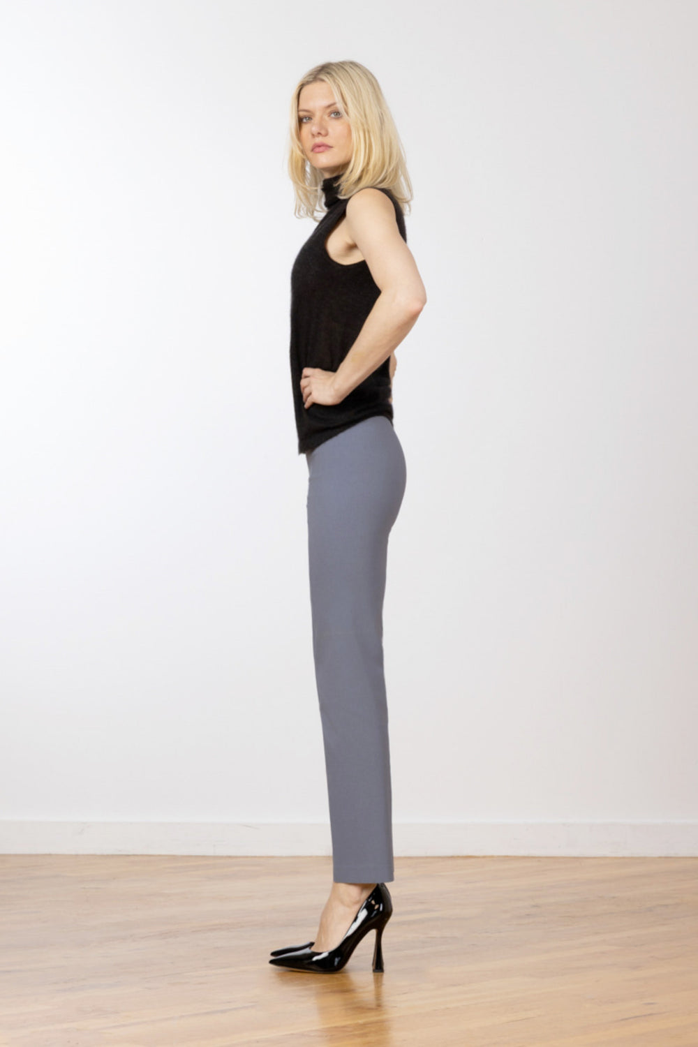 LILI Signature Slate - AVENUE MONTAIGNE 