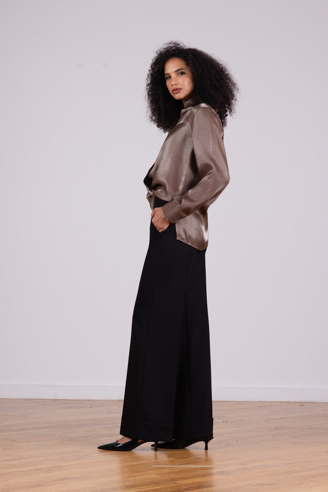 SLEEK Tropical Black